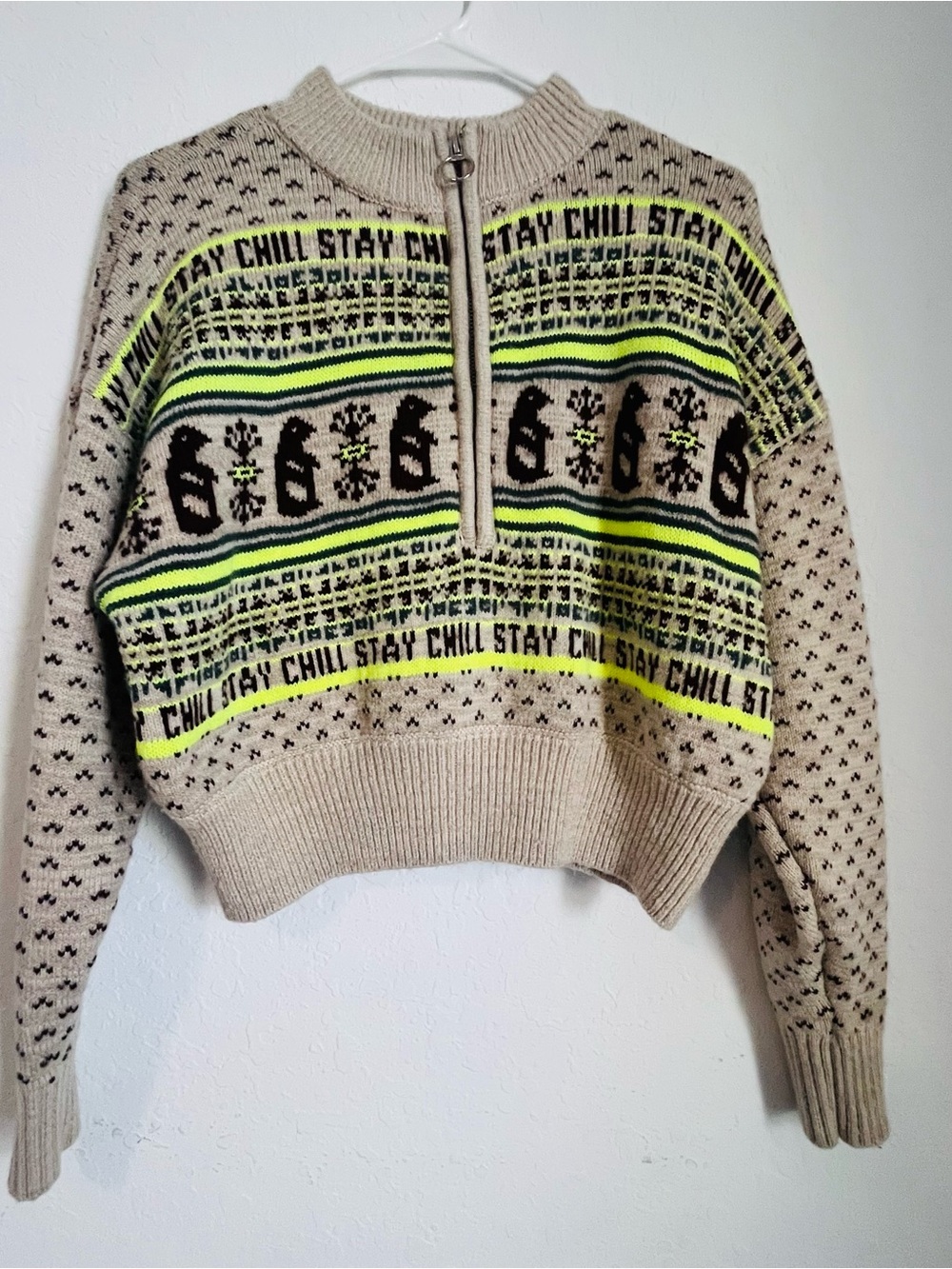 BDG Beige Knit Zip-Up Sweater with Neon Green Accents Women’s Size Small